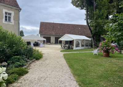 Hochzeitsfeier im Schlosshof