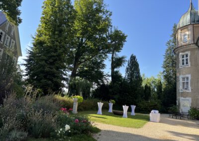 Sektempfang vor dem Schloss