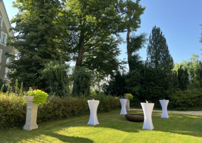 Sektempfang vor dem Schloss